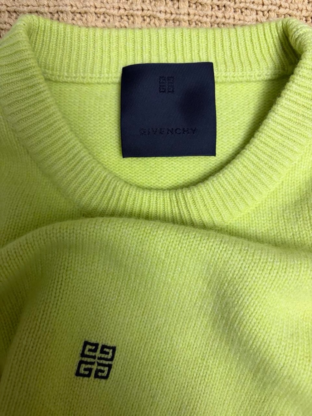 Givenchy 4g Cold Shoulder Wool & Cashmere Sweater - Picture 5 of 7